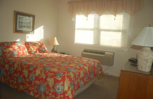 Crescent Beach House | 1024-105 Palmwood Villas Home