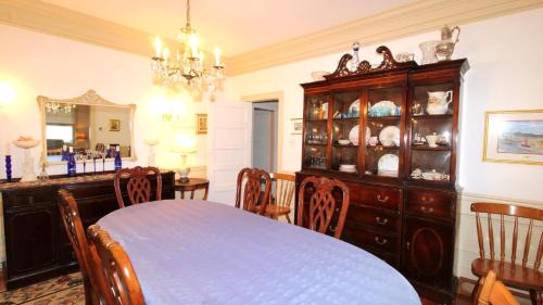 Cape May House | 1029 New Jersey Avenue -Azure Estate