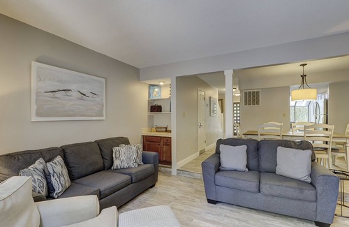 Shipyard Plantation Condo | 103 Beachwalk Remodeled Beach! Near Pool 2 BR 2.5 BA Bikes & Beach Gear included