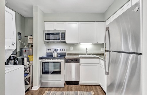 Hilton Head Condo | 103 Forest Gardens @ Forest Beach Near Coligny | Pool Access | 8 min walk to the Beach!