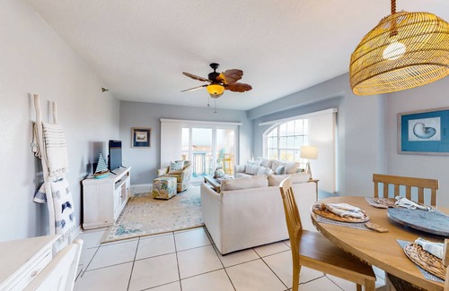 Independence Square Condo | 103 m² Condo ∙ 2 bedrooms ∙ 6 guests