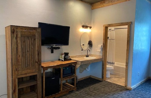Ohiopyle Apartment | 104 Downtown Ohiopyle 2 beds Falls Market Inn