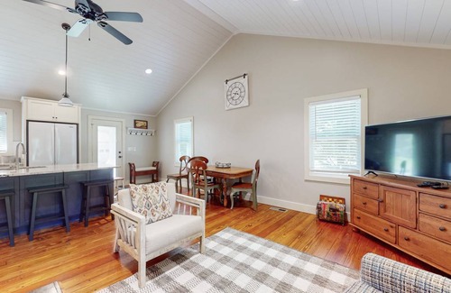 Flat Rock Cottage | 104 m² Cabin ∙ 2 bedrooms ∙ 4 guests