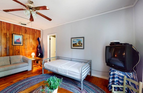 Poultney Cottage | 104 m² Cabin ∙ 2 bedrooms ∙ 6 guests