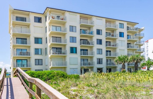Cocoa Beach Condo | 104 m² Condo ∙ 2 bedrooms ∙ 6 guests