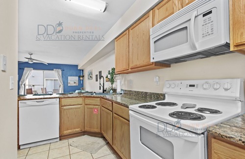 Biloxi Condo | 104 Oak Shores Just a short walk tot he beach!