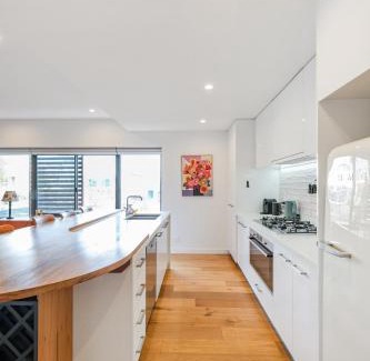 Portarlington Apartment | 104 Portarlington Esplanade 2 bedroom, 2 bathroom apartment Parking Walk to the beach and shops Elevator access