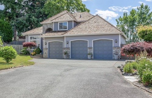 Kent House | 10427 se 202nd pl Kent 2600 sbr>4 bedrooms residential fully furnished