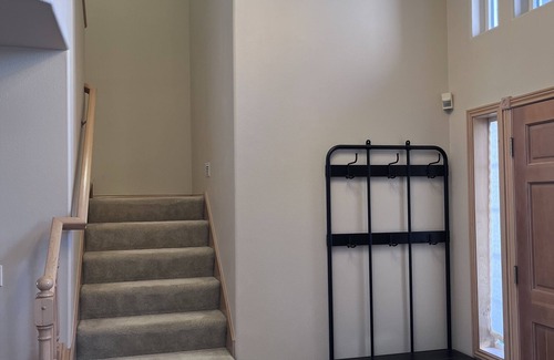 Kent House | 10427 se 202nd pl Kent 2600 sbr>4 bedrooms residential fully furnished