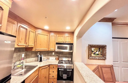 Zermatt Villa | 1047/49 4-Star Zermatt 2B2B Villa Near Park City