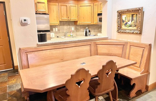 Zermatt Villa | 1047/49 4-Star Zermatt 2B2B Villa Near Park City