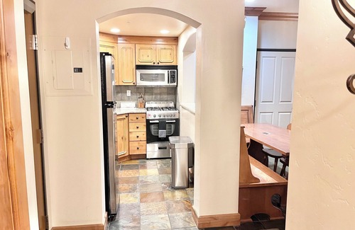 Zermatt Villa | 1047/49 4-Star Zermatt 2B2B Villa Near Park City