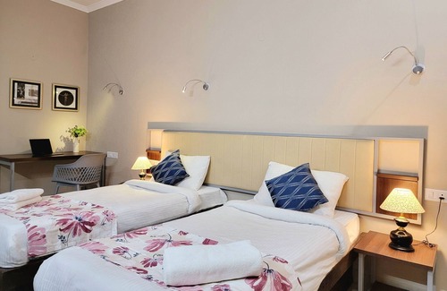 Sector 40 Hotel | 1047 Vamsor heights
