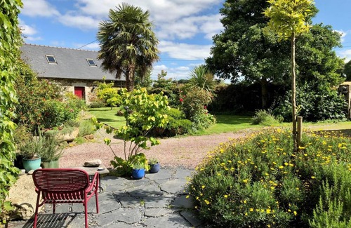 Saint-Clet House | 105 m² Gîte ∙ 2 bedrooms ∙ 4 guests