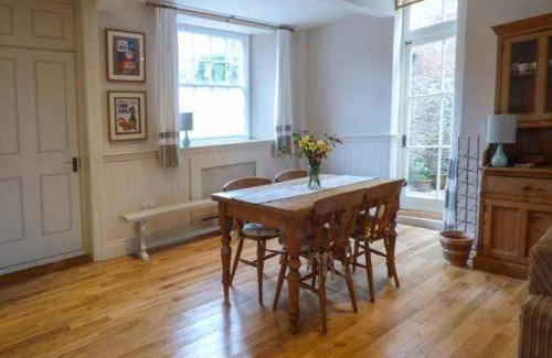 Crewkerne House | 105 m² House ∙ 2 bedrooms ∙ 4 guests