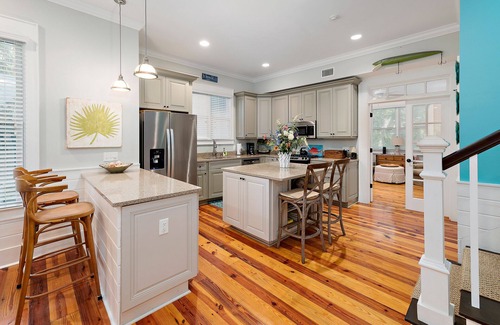 King City House | 1052 Village Oaks Lane - Walk to Pier and Village!