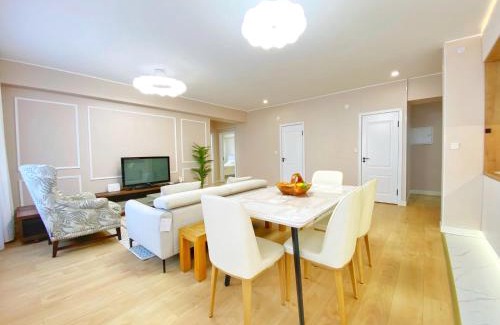 Sukhbaatar Apartment | 105m2 Central 3 BR new apartment w airport pickup