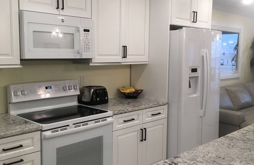 Little Venice Condo | #106 2BR, 2.5BA 2KING BEDS, 1 Queen Murphy #20 Dog LaundryRoom Total Remodel