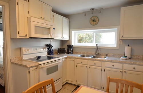 Isle of Palms Condo | #106 Beach Breeze 2Bd 2Bath 1st Floor Full Kitchen
