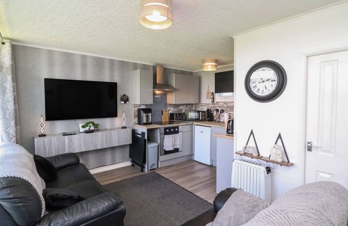 Chapel Saint Leonards Cottage | 106 CHERRY PARK, pet friendly, with a garden in Chapel St Leonards