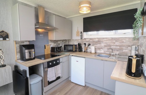 Chapel Saint Leonards Cottage | 106 CHERRY PARK, pet friendly, with a garden in Chapel St Leonards