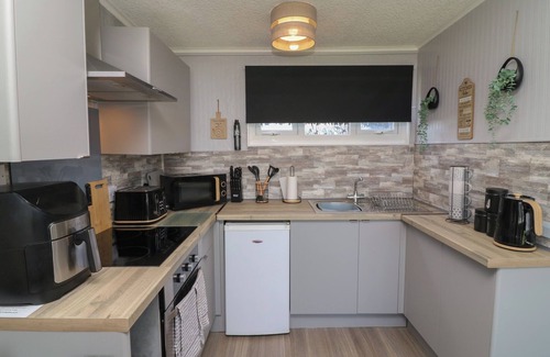 Chapel Saint Leonards Cottage | 106 CHERRY PARK, pet friendly, with a garden in Chapel St Leonards