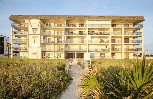 Cocoa Beach Condo | 106 m² Condo ∙ 2 bedrooms ∙ 5 guests