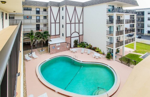 Cocoa Beach Condo | 106 m² Condo ∙ 2 bedrooms ∙ 5 guests