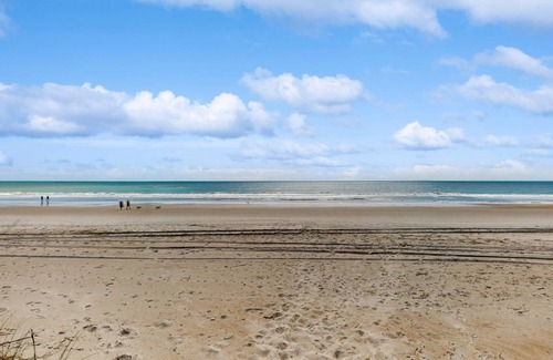 Emerald Isle Condo | 106 m² Condo ∙ 2 bedrooms ∙ 6 guests