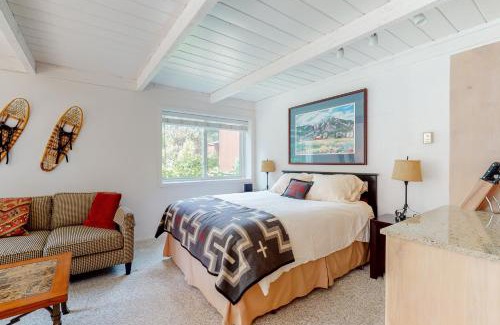 Elkhorn Hotel | 1069 Atelier