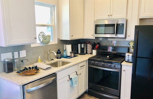 Hollister House | 107-B Flamingo Getaway