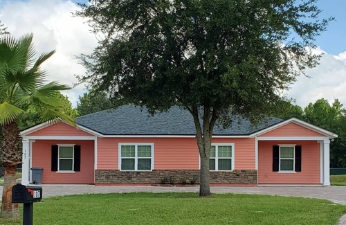 Hollister House | 107-B Flamingo Getaway