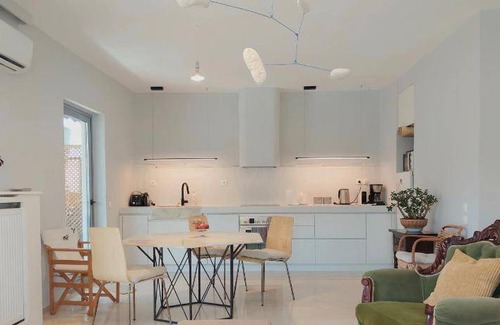 Thissio Apartment | 107 m² Apartment ∙ 2 bedrooms ∙ 6 guests