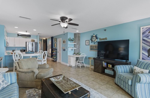 Fort Walton Beach - Destin Condo | 108- Bright and cheery REMODELED BEACH FRONT condo Destin Seafarer