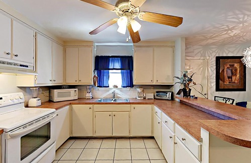 South Padre Island Apartment | 108 E Whiting St Duplex Townhouse