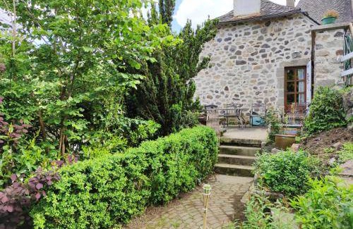 Saint-Jacques-des-Blats House | 108 m² House ∙ 3 bedrooms ∙ 8 guests