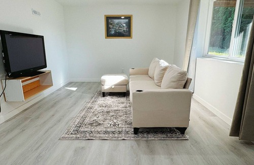 Somerset House | 108 & up, new renovated unit in Bellevue, easy access to Seattle & other citiesn
