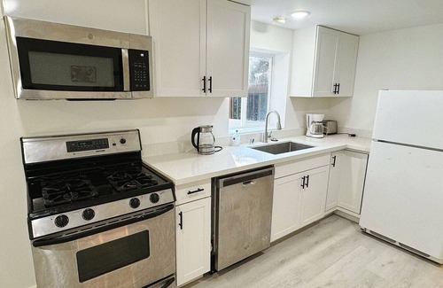 Somerset House | 108 & up, new renovated unit in Bellevue, easy access to Seattle & other citiesn