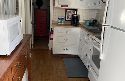 Surfside Beach House | 1088 - 2 BDR - 1 bath Close to the beach . Wi-Fi and Complementary Golf Cart