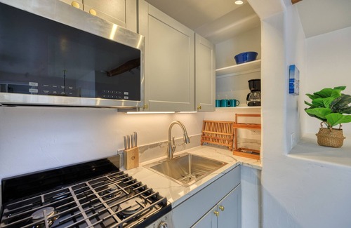 Avalon House | 108MT #3: Stunning 1BDR + Views, BBQ + Harbor Views + Golf Cart