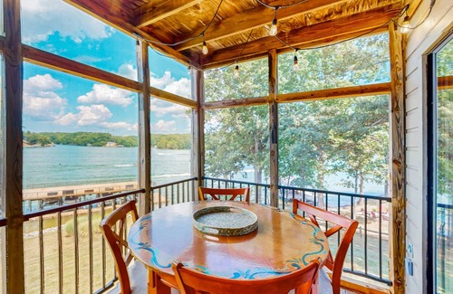 North Shore Condo | 109 m² Condo ∙ 2 bedrooms ∙ 4 guests