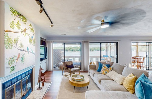 North Shore Condo | 109 m² Condo ∙ 2 bedrooms ∙ 4 guests