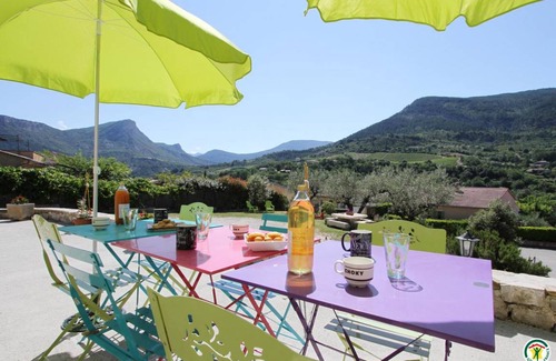 Sahune House | 109 m² Gîte ∙ 4 bedrooms ∙ 6 guests