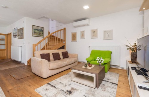 Lovinac House | 109 m² House ∙ 3 bedrooms ∙ 6 guests