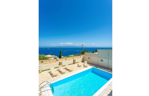 Paxos Villa | 109 m² Villa ∙ 3 bedrooms ∙ 7 guests