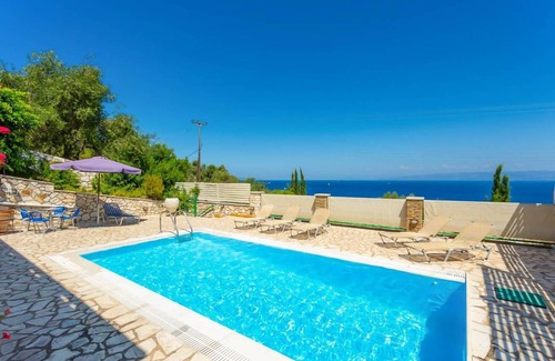 Paxos Villa | 109 m² Villa ∙ 3 bedrooms ∙ 7 guests