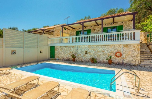 Paxos Villa | 109 m² Villa ∙ 3 bedrooms ∙ 7 guests