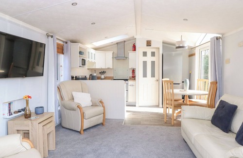 Pentney Cottage | 109 PENTNEY LAKES, family friendly, with a garden in King's Lynn