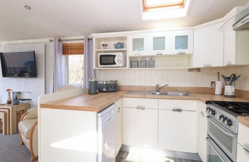 Pentney Cottage | 109 PENTNEY LAKES, family friendly, with a garden in King's Lynn