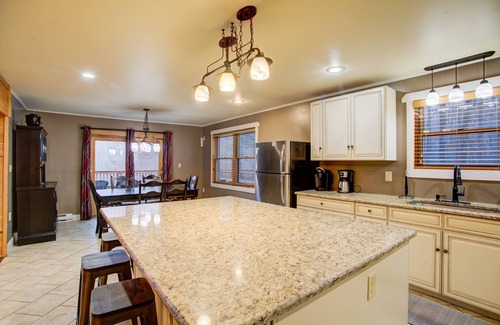 Hickory Hills House | 10BR 6BA, SLPS 28 50 ACRES BSK CT Putting Green Hot Tub Pool Table Tesla EV CHGR
